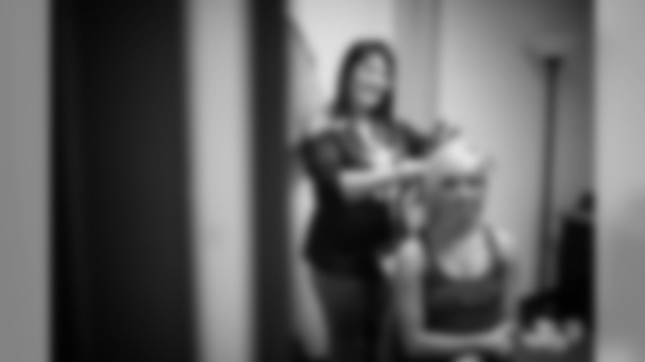 temp20150118_Seahawks_SeaGals_JHG-36.jpg