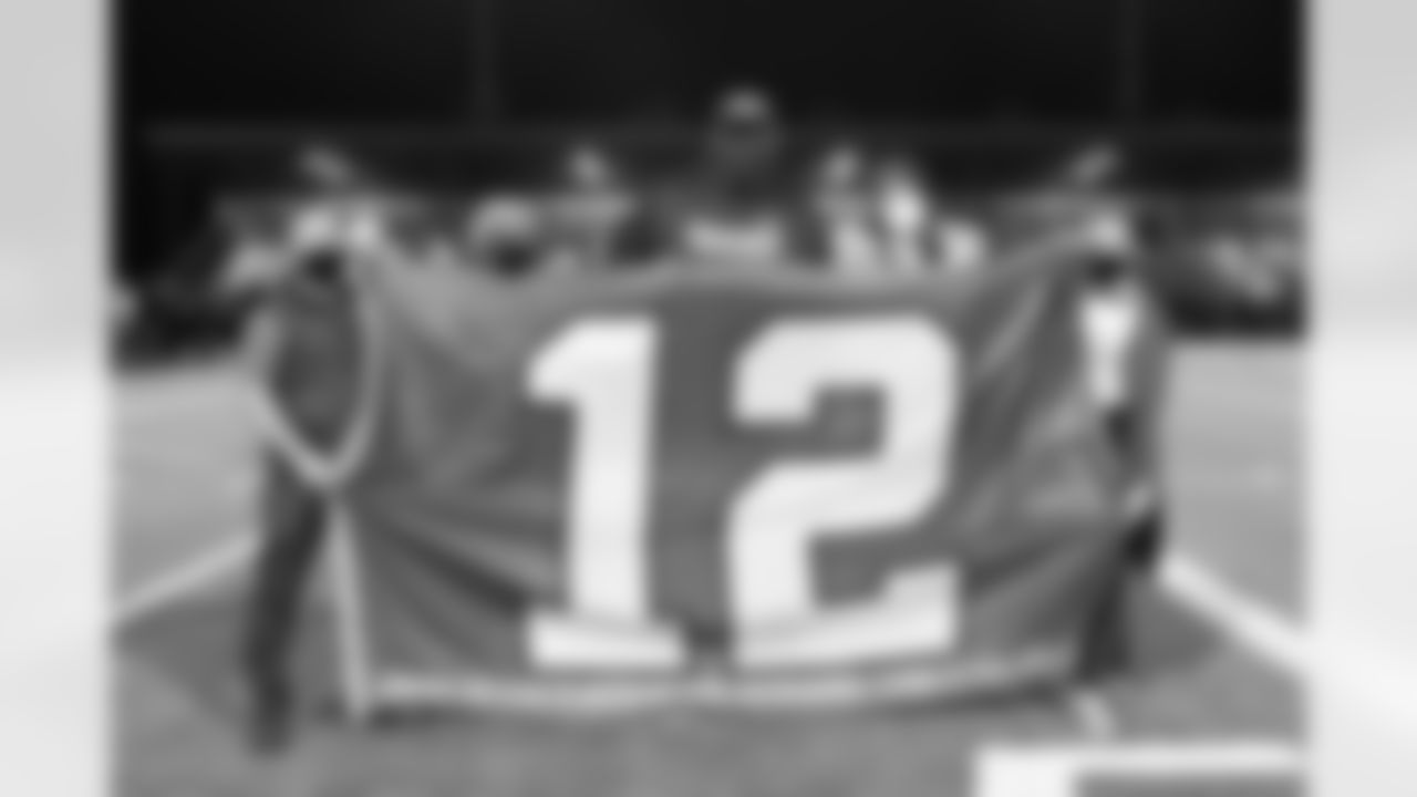 Seahawks-Blue-Friday-Night-Lights-Selects-20211015_18-59-30_5418