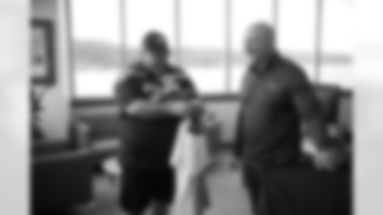1.28.23_Weintrob_A74_Seahawks_FanOfTheYearVMACTour_0016