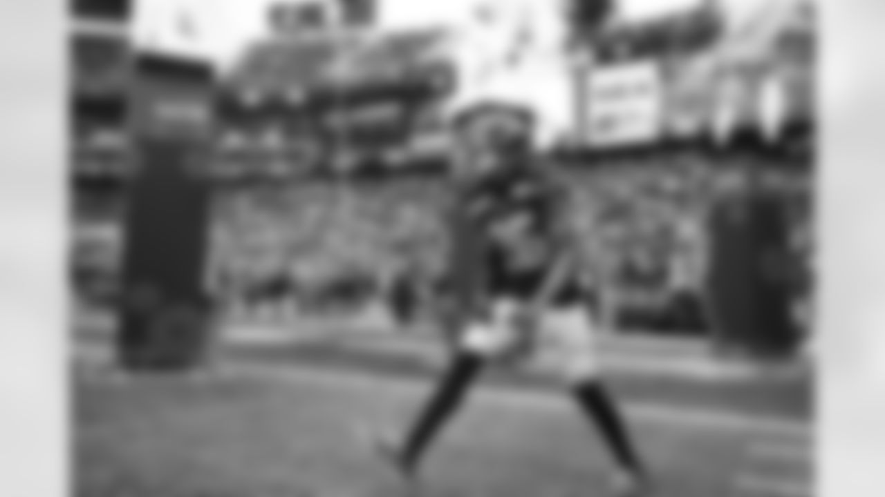 The best photos of Seahawks safety Ryan Neal from the 2022 season.
