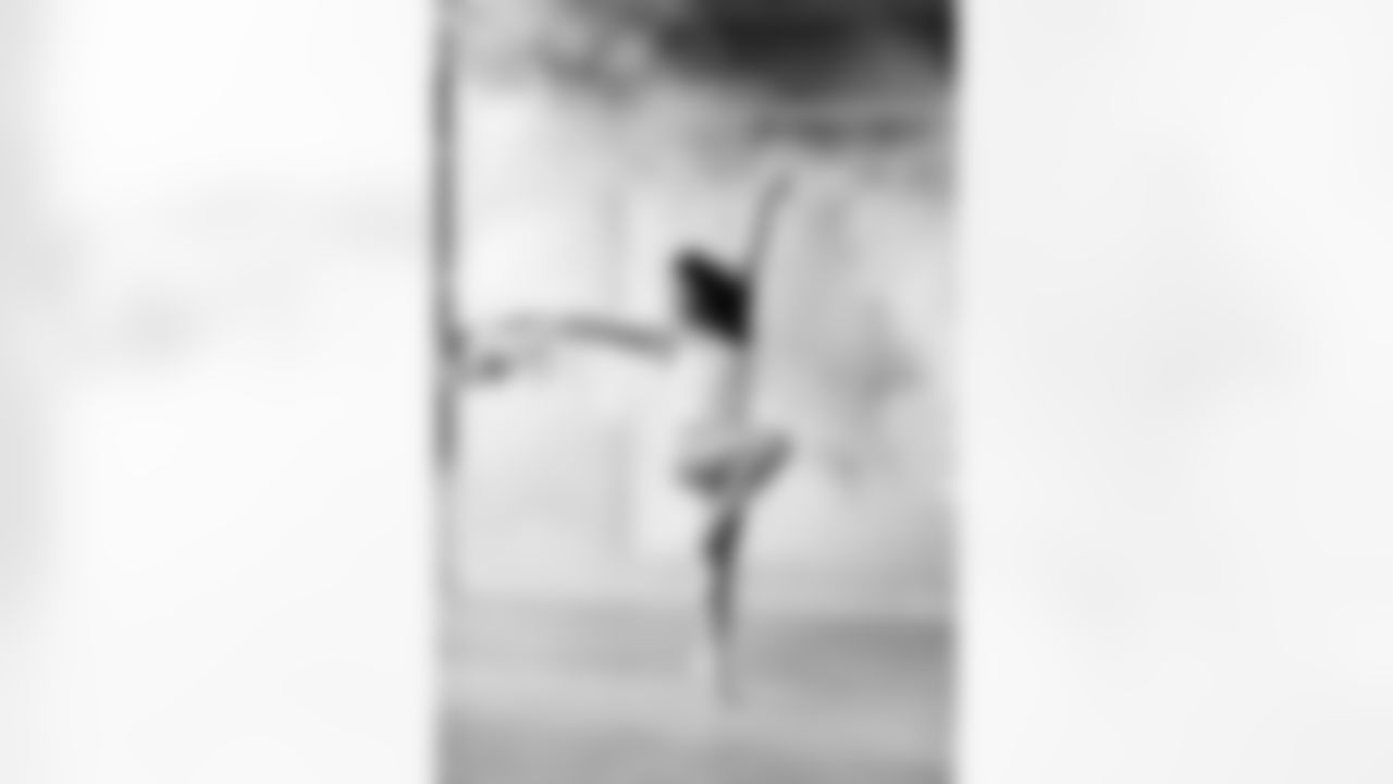 Seahawks_All-Cancers-Geena_Crucial_Catch_SeaDancers_SP-7