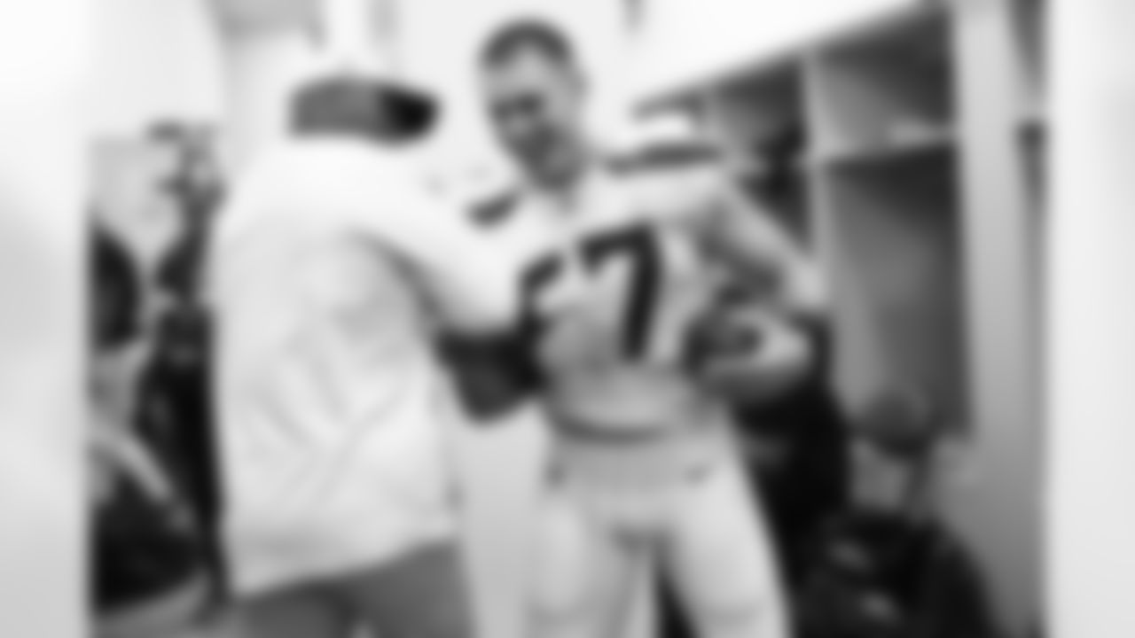 Seahawks-Top-Shots-Cody-Barton-20221204_16-17-18_3170