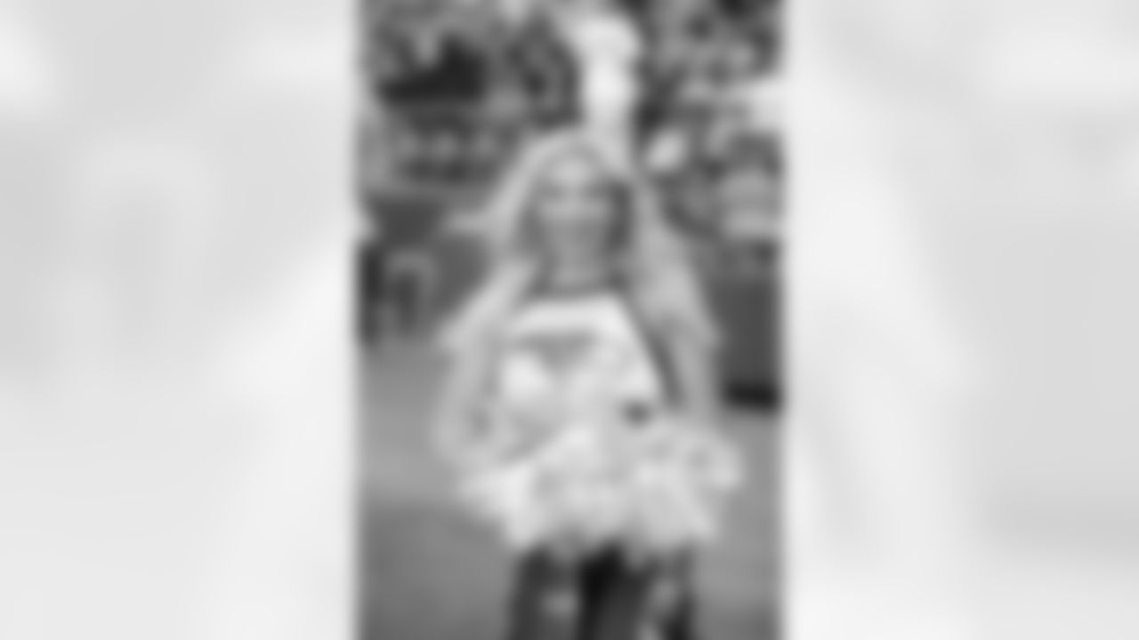 20221016_ARIvsSEA_Dancers_POTTER-3838