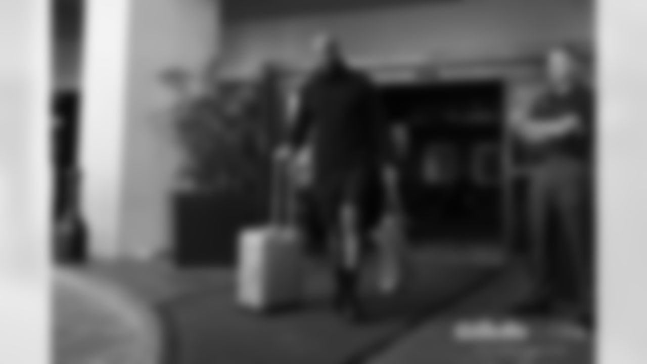 Seahawks players depart for the Caesars Superdome to face the New Orleans Saints on October 9, 2022.