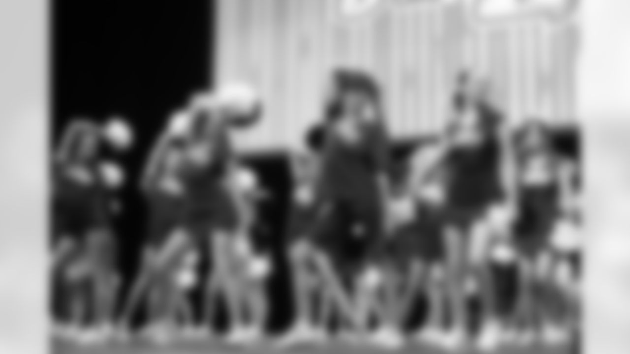 20220818_CHIvsSEA_SEA_DANCERS_SP-8957