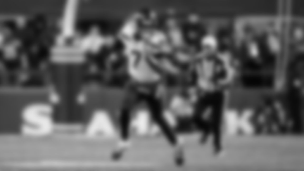 The best photos of Seahawks quarterback Geno Smith from the 2022 season.