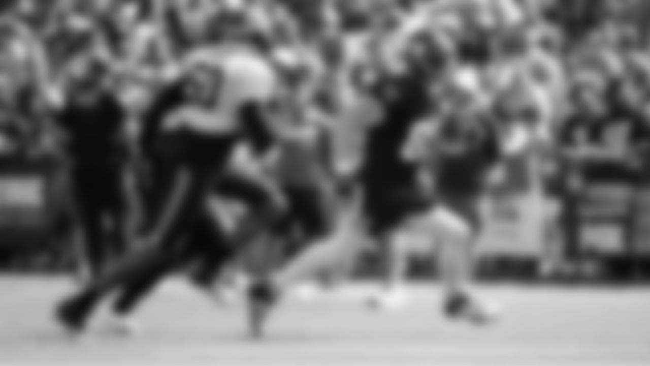 LB K.J. Wright and TE Will Dissly
