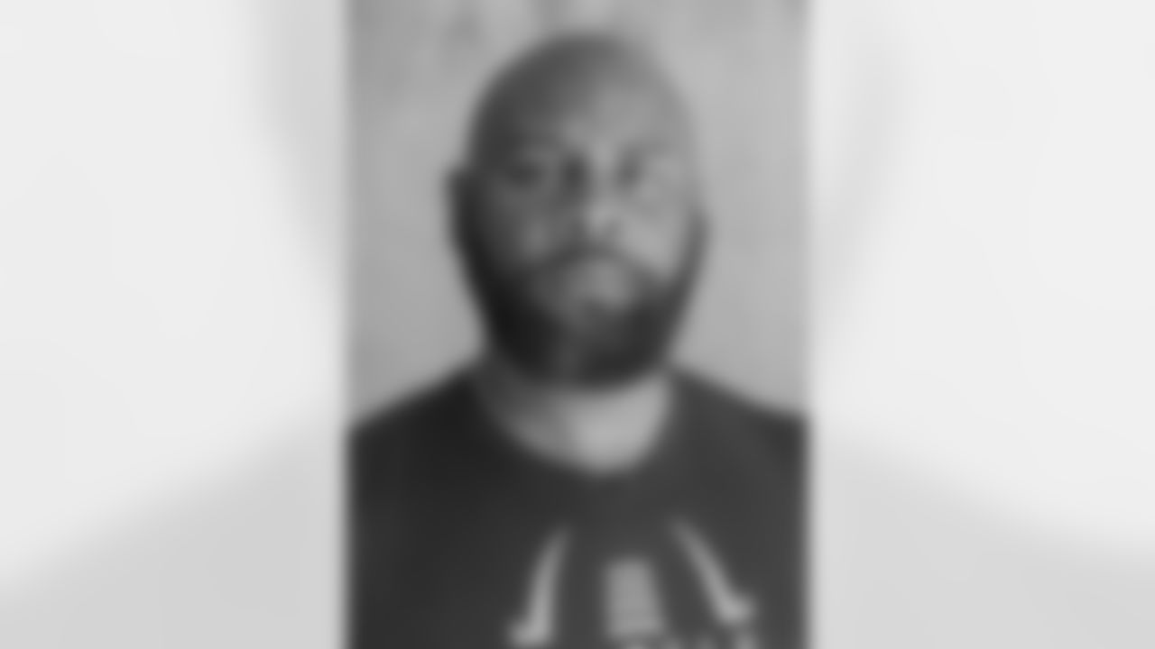 2021-SeahawksBlueThunder-Headshots_terry_navfe