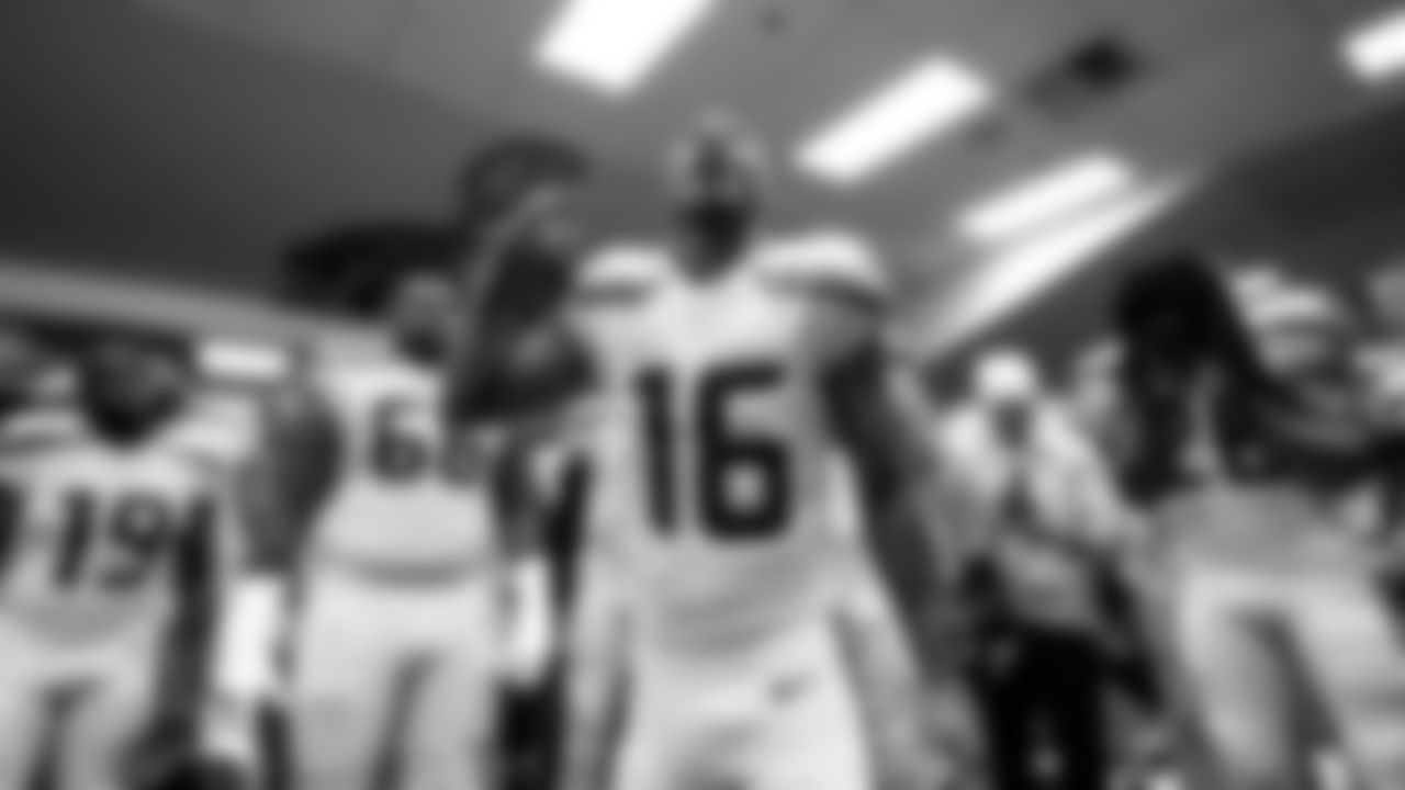 The best photos of Seahawks wide receiver Tyler Lockett from the 2022 season.