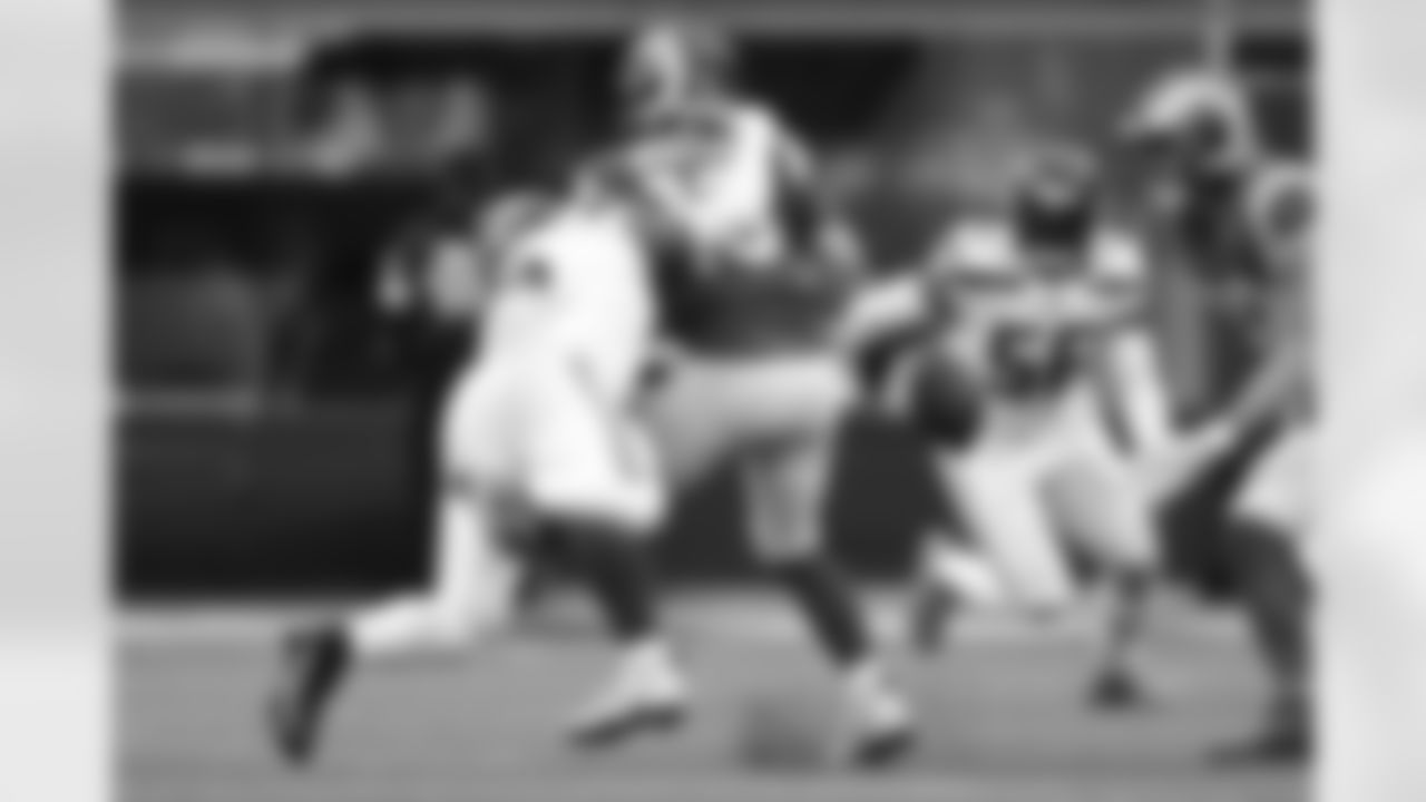 The best photos of Seahawks linebacker Uchenna Nwosu from the 2022 season.