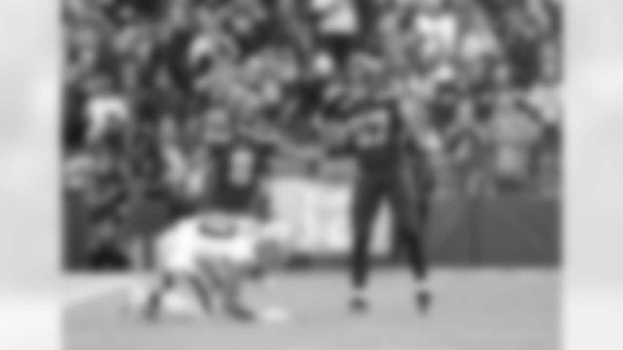Seahawks-Top-Shots-Cody-Barton-20221127_14-32-57_105065