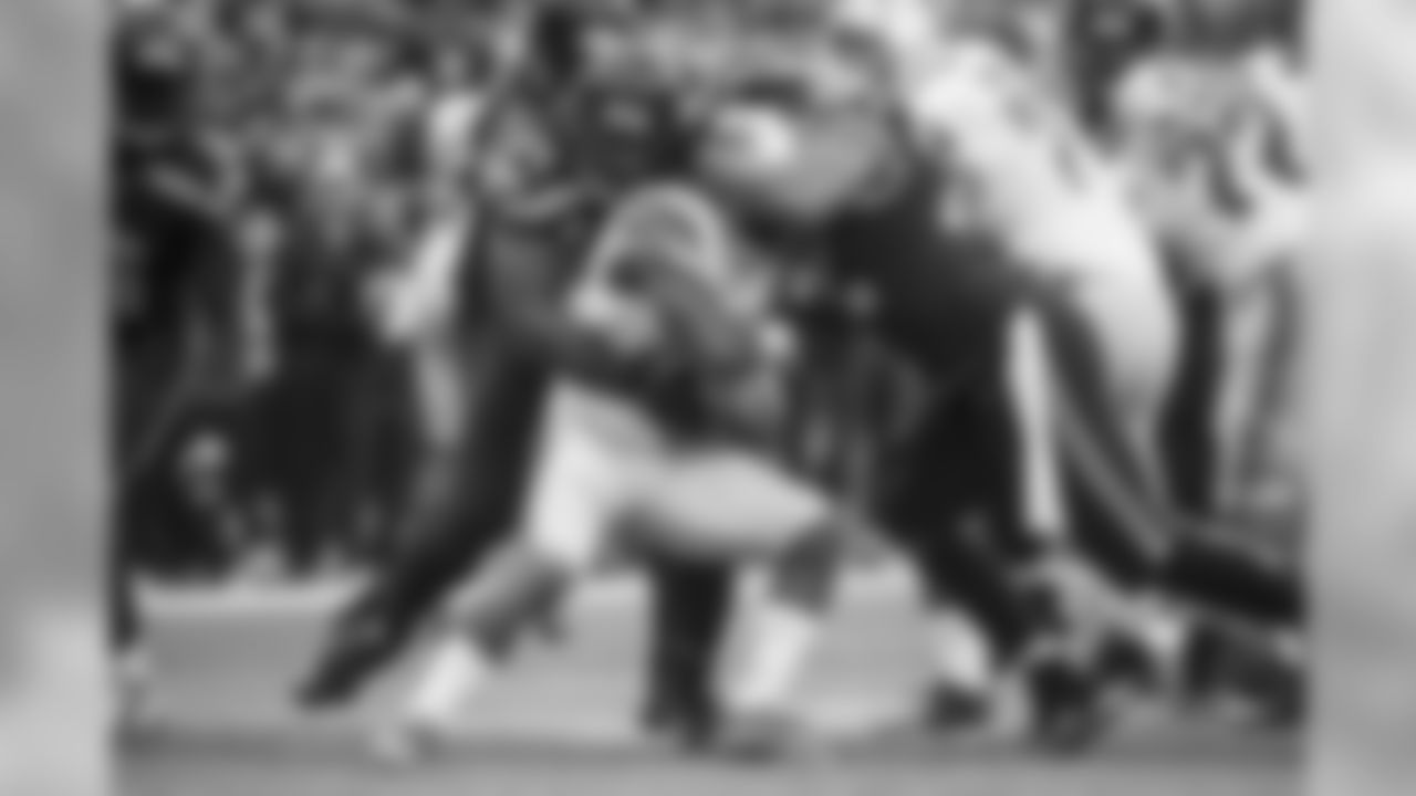 Seattle won the opening coin toss and deferred their choice to the second half and let their defense do the early talking. Bobby Wagner and Michael Bennett combined on this tackle.