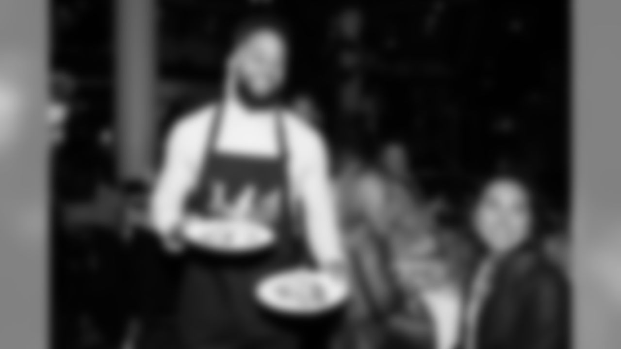cliff_avril_charity_dining_2017_1275.jpg