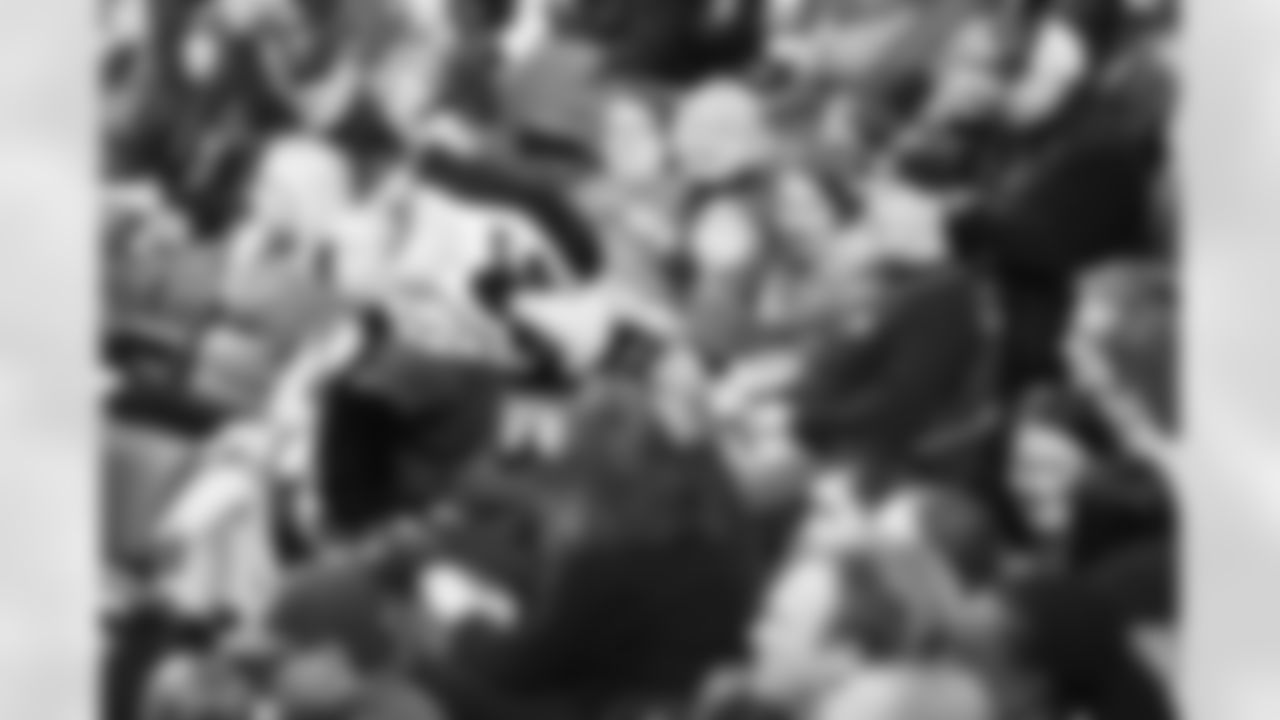 [December 16, 2001]: Seahawks 29 – Cowboys 3Seattle Seahawks' Darrell Jackson (82) grabs a long fourth-quarter pass as Dallas Cowboys' Darren Woodson defends, Sunday, Dec. 16, 2001, in Seattle. The Seahawks scored on the next play and won, 29-3. (AP Photo/Elaine Thompson)