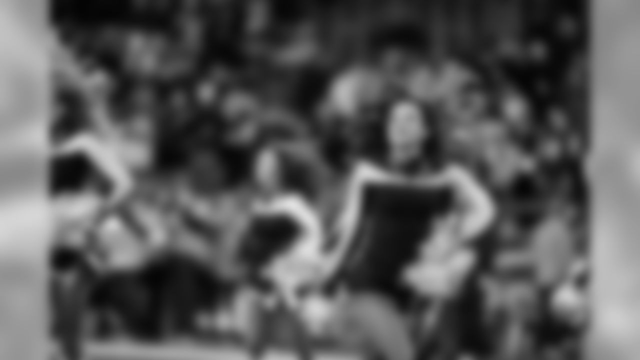 20171120_seagals_falcons_janegphoto-30_0.jpg