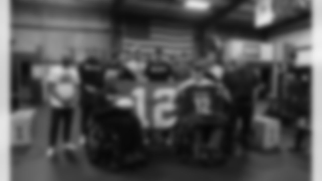 The Seattle Seahawks and Delta attended a recent Merging Vets and Players (MVP) meeting.