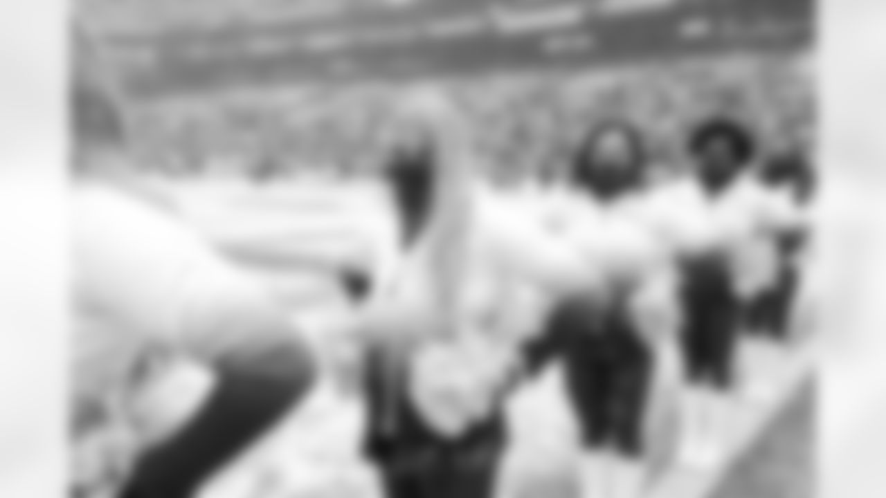 20211226_CHIvsSEA_Dancers_SP-2284