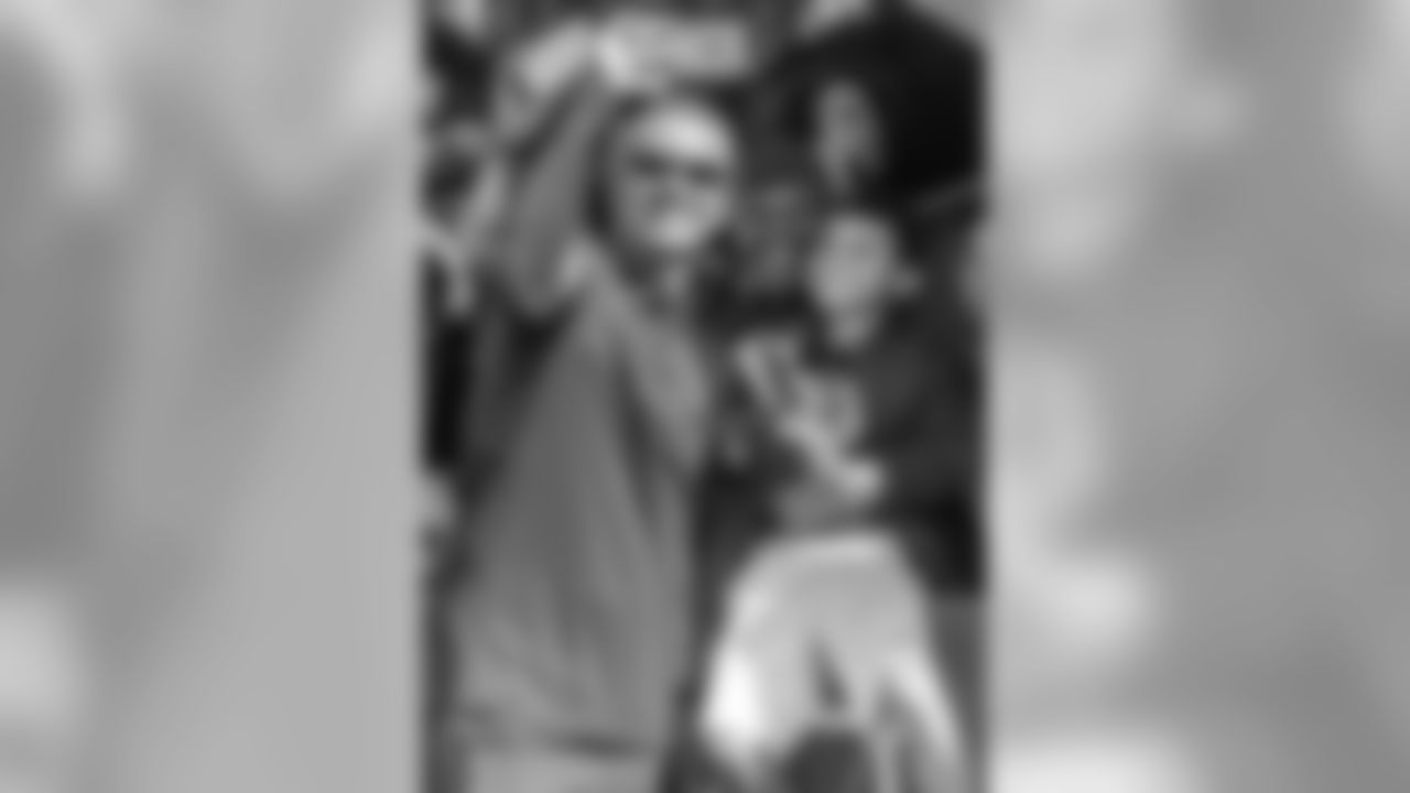 170125_pro_bowl_nfc_fans_day_one-18.jpg