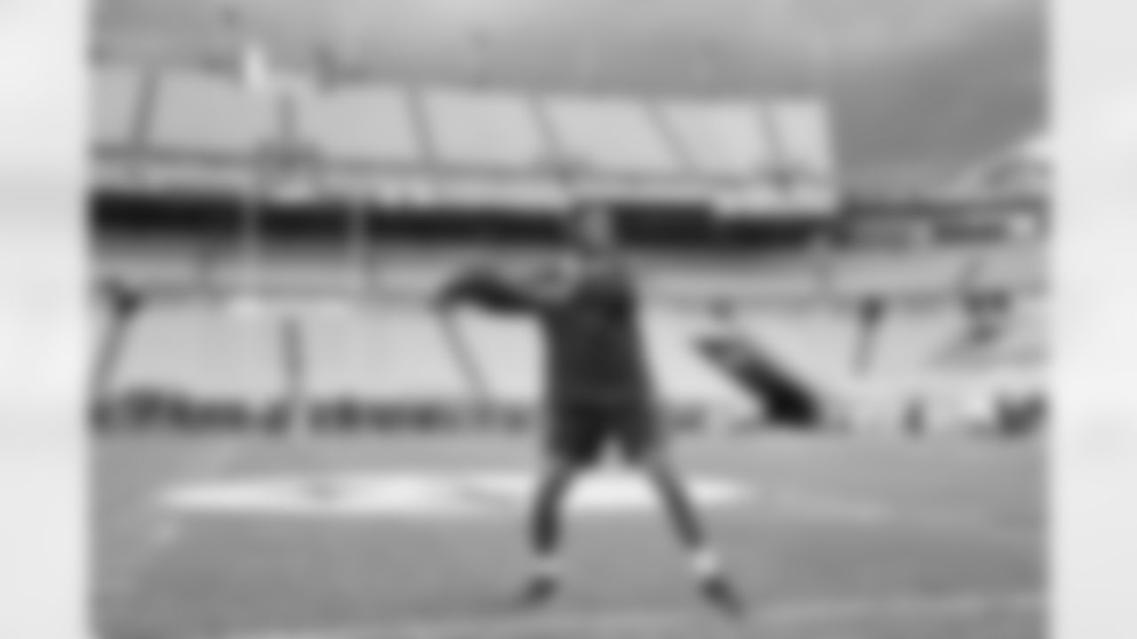 Seahawks players warmup prior to their Week 6 matchup with the Steelers in Pittsburgh.