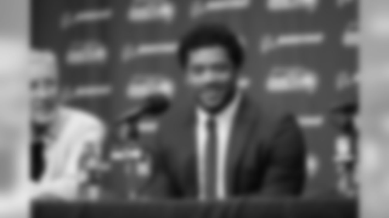 RussellWilson_ThroughTheYears_2019 SIGNS EXTENSION (1)