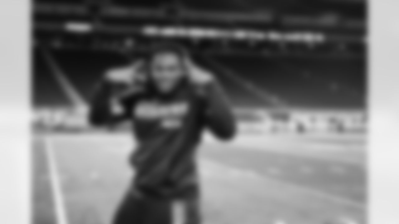 The best photos of Seahawks running back DeeJay Dallas from the 2022 season.