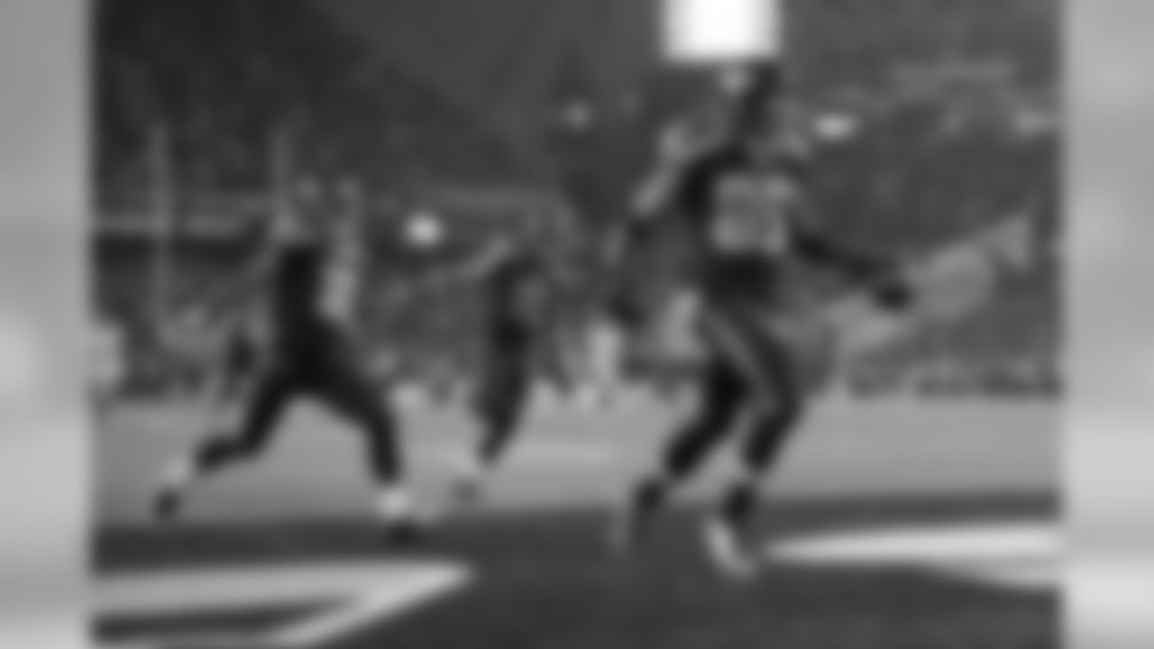 DE Michael Bennett