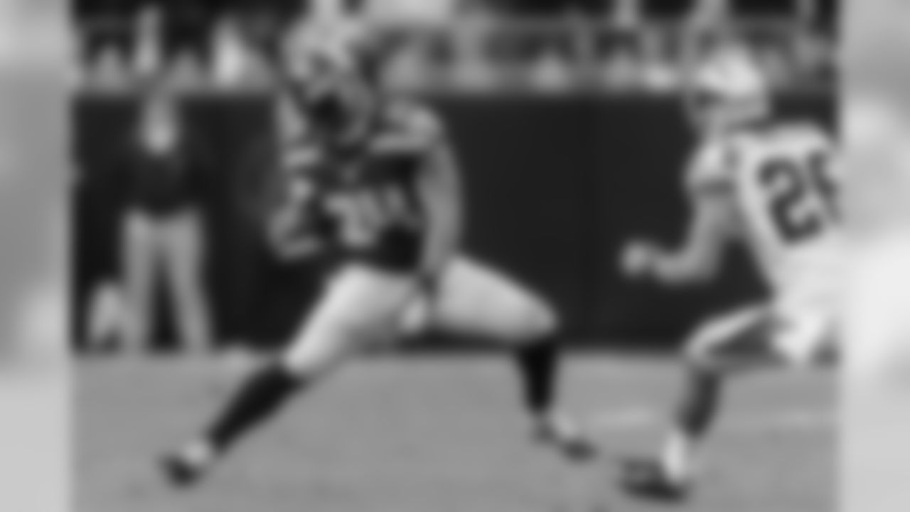 Seahawks running back Marshawn Lynch saw his first action since being sideline by injury and took on Carolina's Cortland Finnegan in the open field.