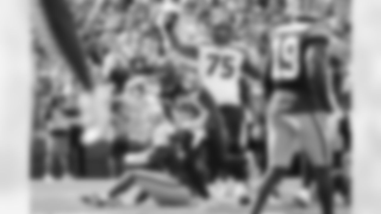 Seahawks running back Sarodorick Thompson scores as teammate Greg Eiland celebrates with him.