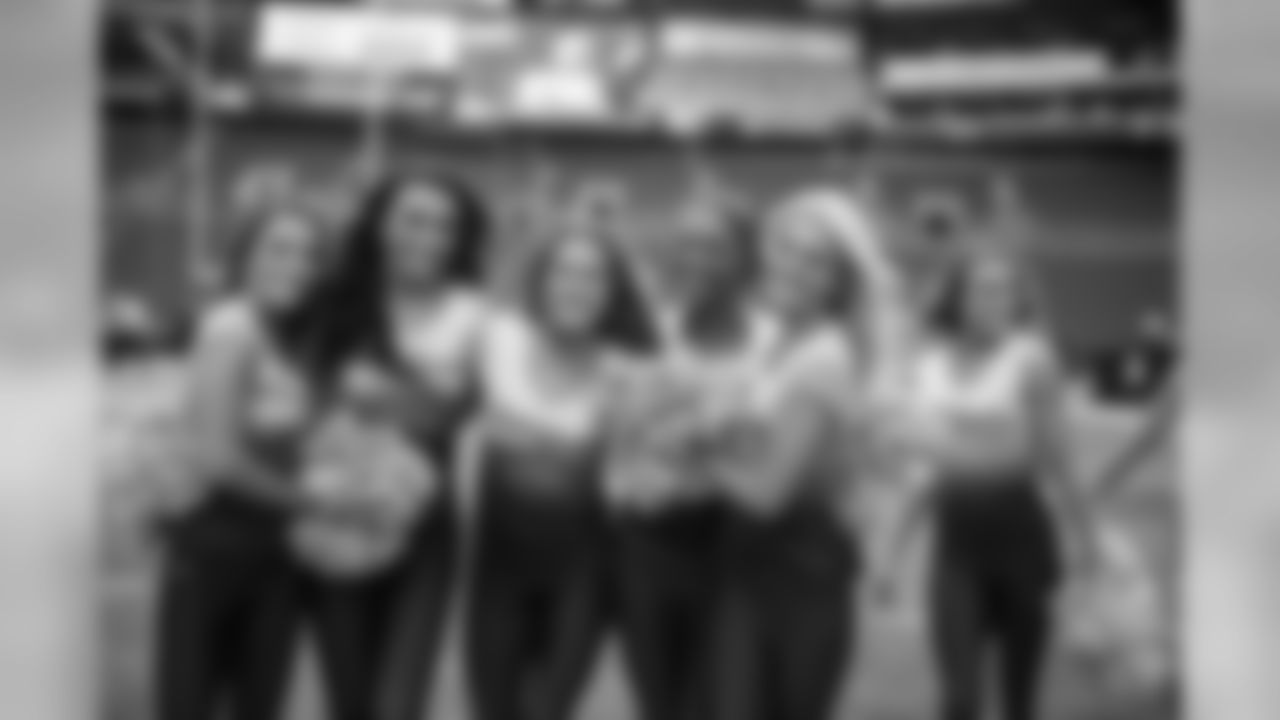 20171001_seagals_colts_janegphoto-13_0.jpg