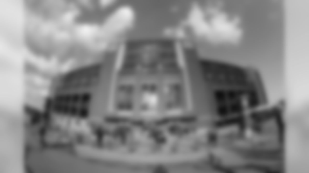 A general, overall view of the exterior of Lambeau Field prior to a week 2 preseason NFL football game between the Green Bay Packers against the Oakland Raiders, Thursday, Aug. 18, 2016, in Green Bay, Wis. The Packers won 20-12. (Scott Boehm via AP)