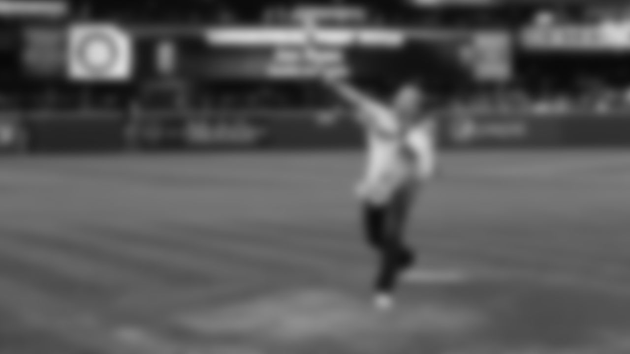 Mariners-First-Pitches-20130501_18-04-37_050113_026 BVH