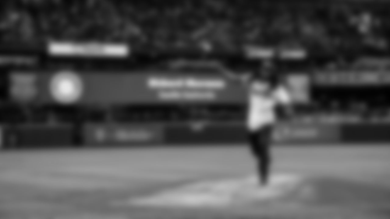 Mariners-First-Pitches-20150602_19-05-12_060215_083 BVH