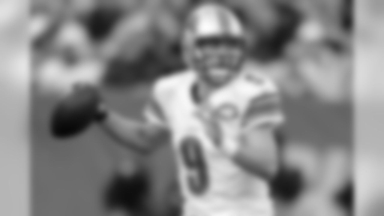 Detroit Lions quarterback Matthew Stafford (9) in action against the New York Giants during an NFL game at MetLife Stadium in East Rutherford, N.J. on Sunday, Dec. 18, 2016. (AP Photo/Brad Penner)