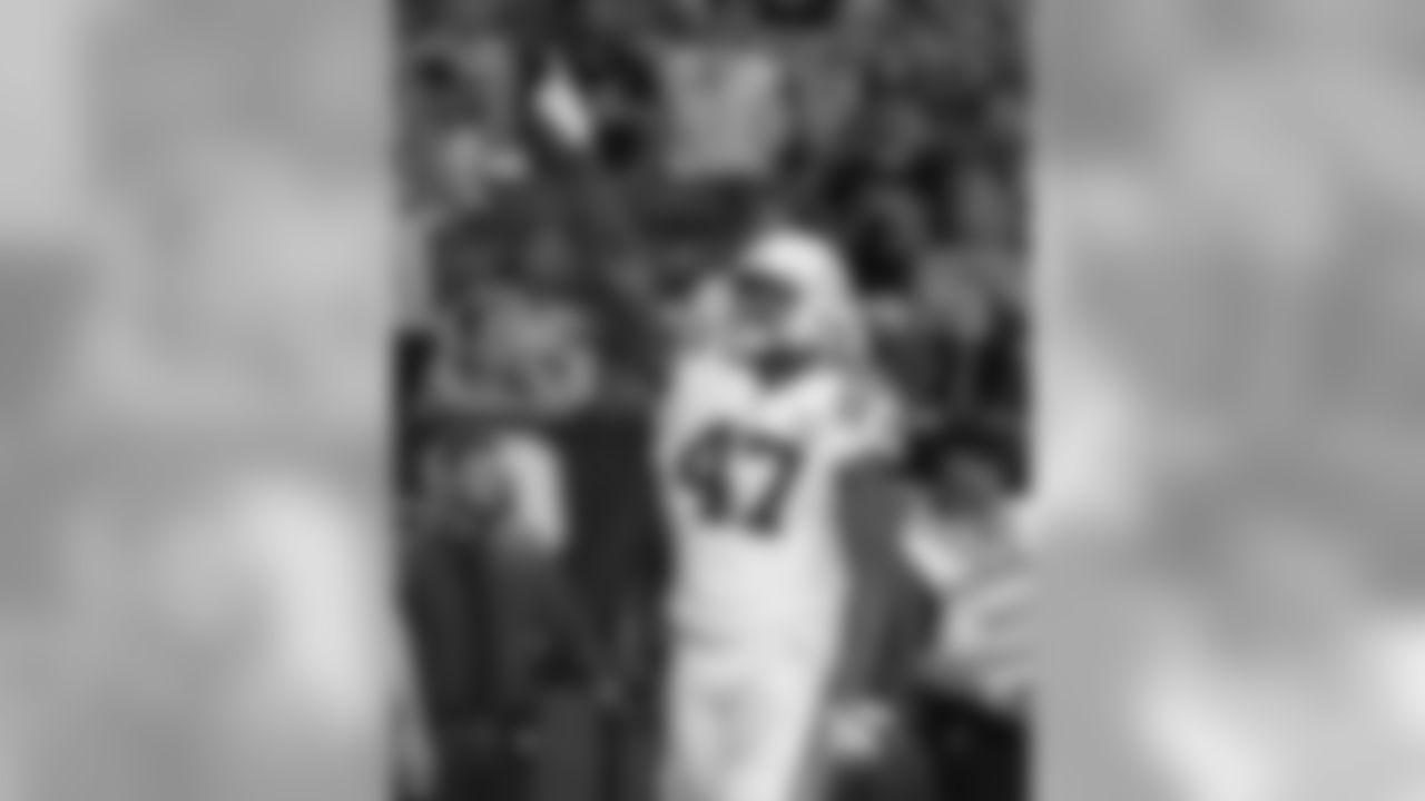 TE Darrell Daniels