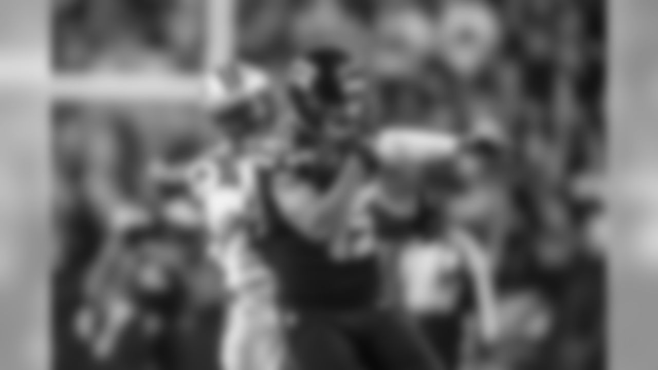 Seattle's Jermaine Kearse got free behind the Carolina defense and made a beautiful one-handed catch on his way to a 63-yard touchdown reception.