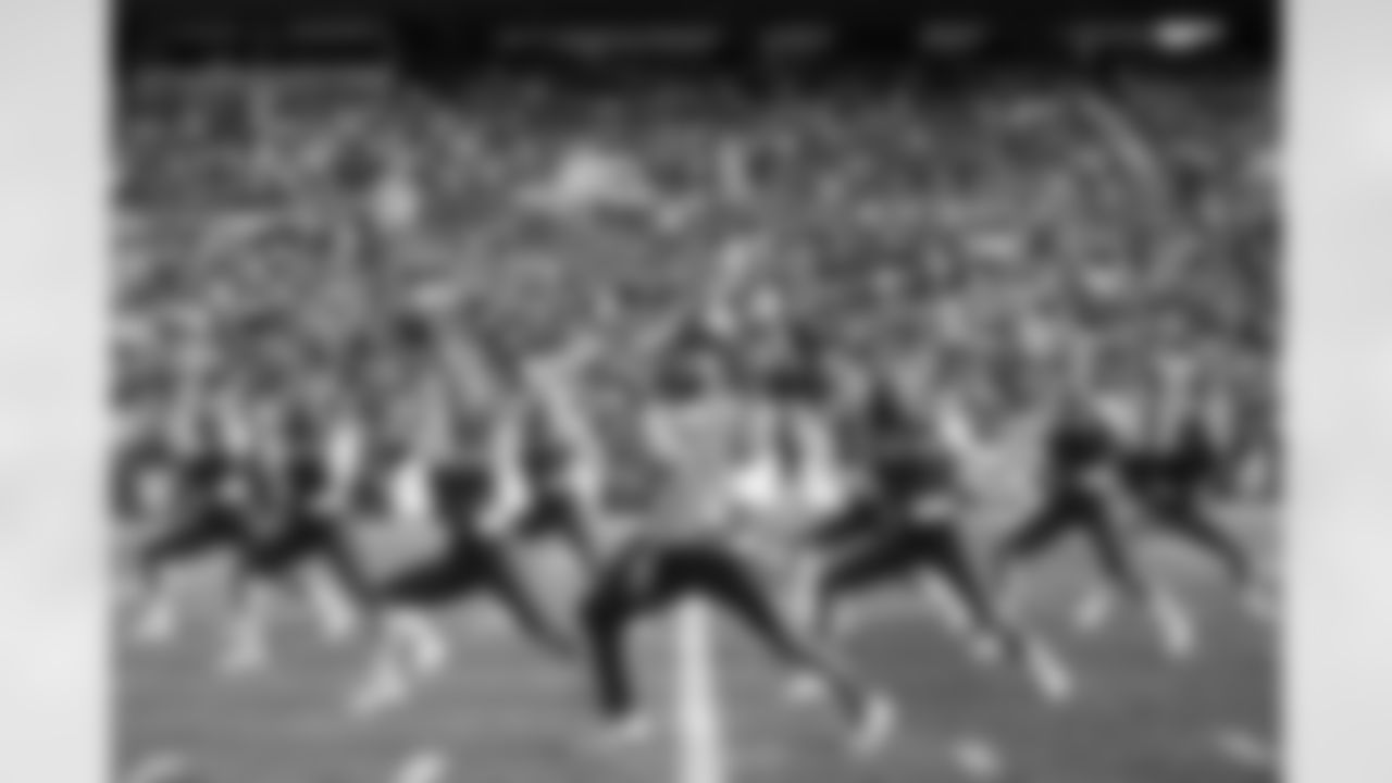 20221127_LVRvsSEA_DANCERS_POTTER-7990