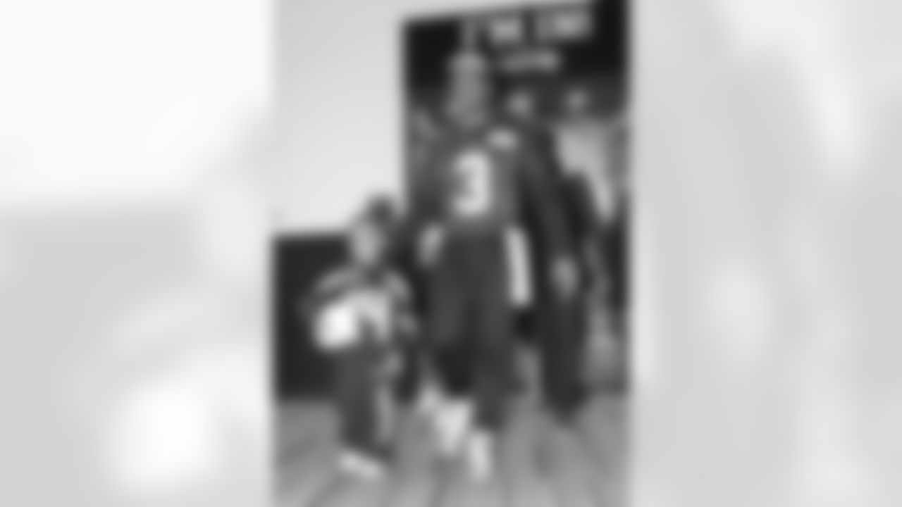 2020-RussellWilson-WPMOY-20161202_16-31-38_cst_AM4I8273