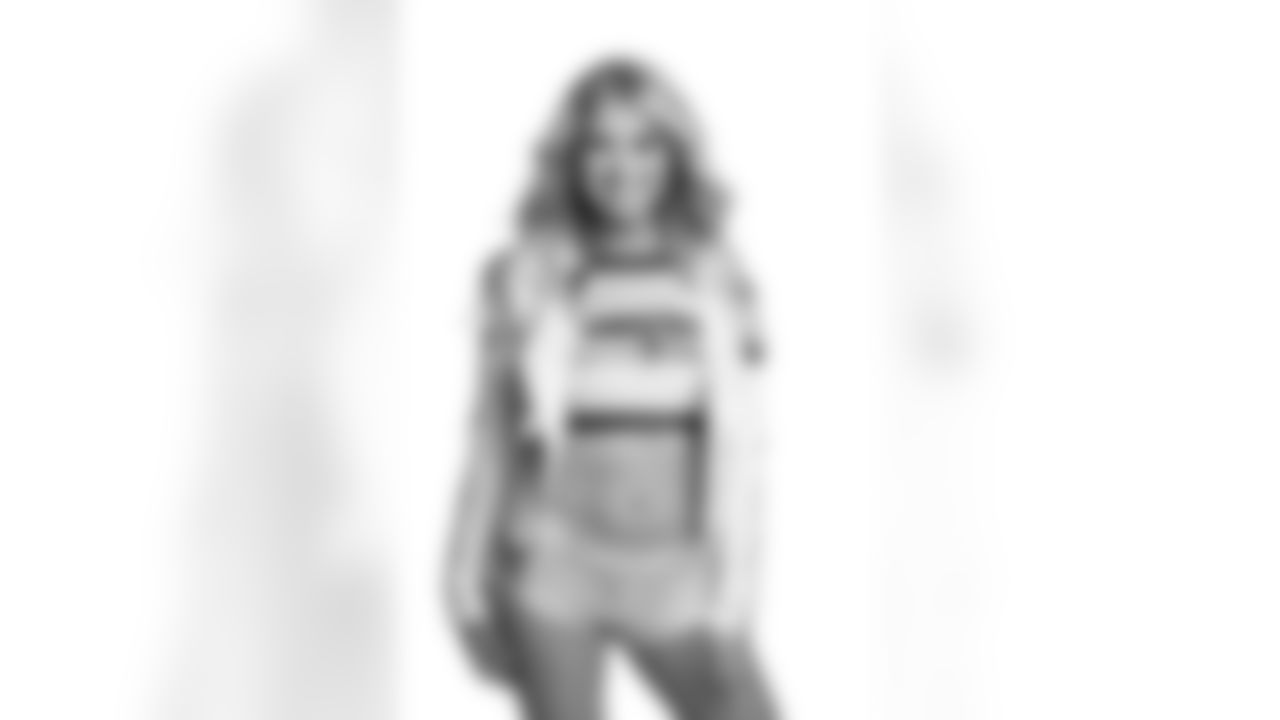 Seahawks Dancer Angel has glamour shots taken prior to the 2021 season.