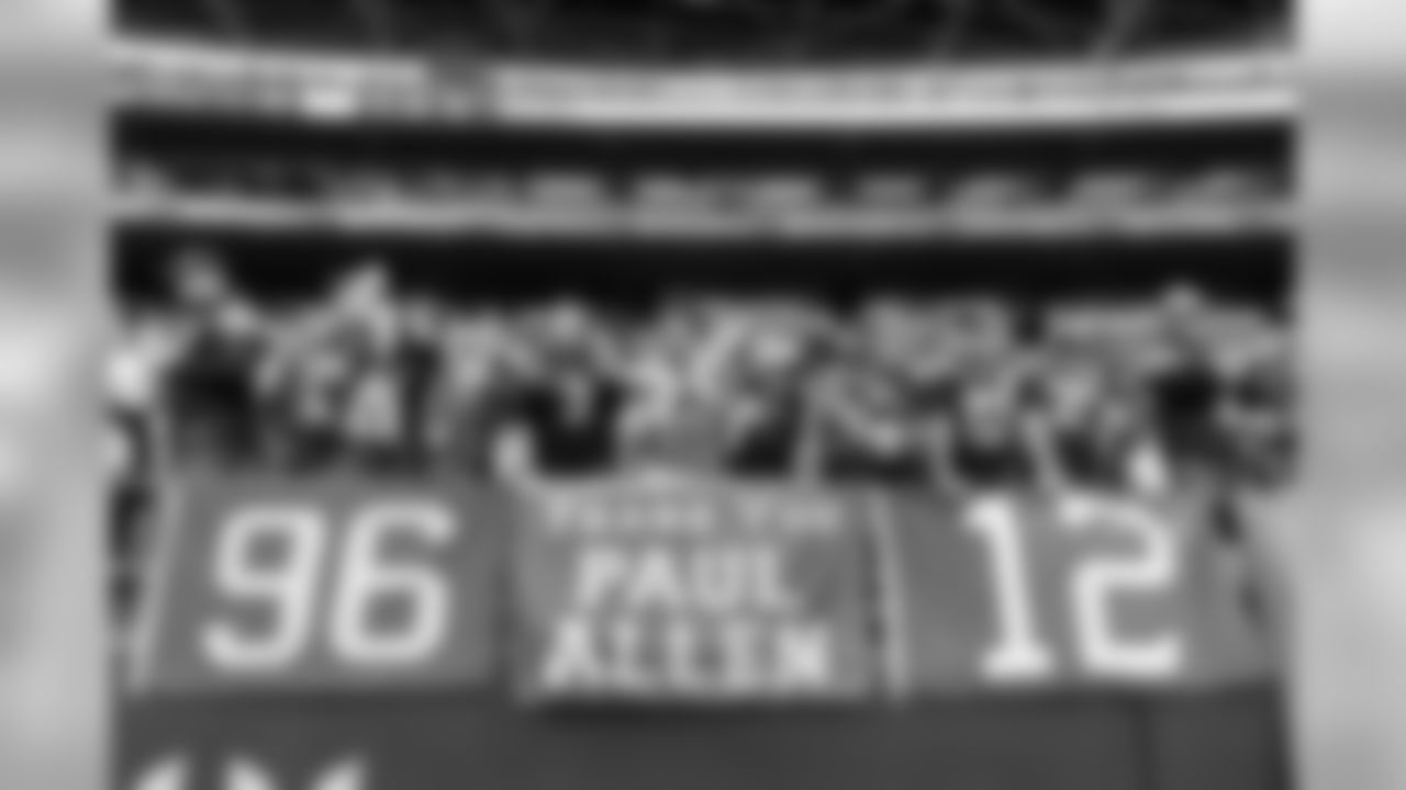 Fans went of of their way to acknowledge and thank the Seahawks late owner Paul Allen, who passed away recently.