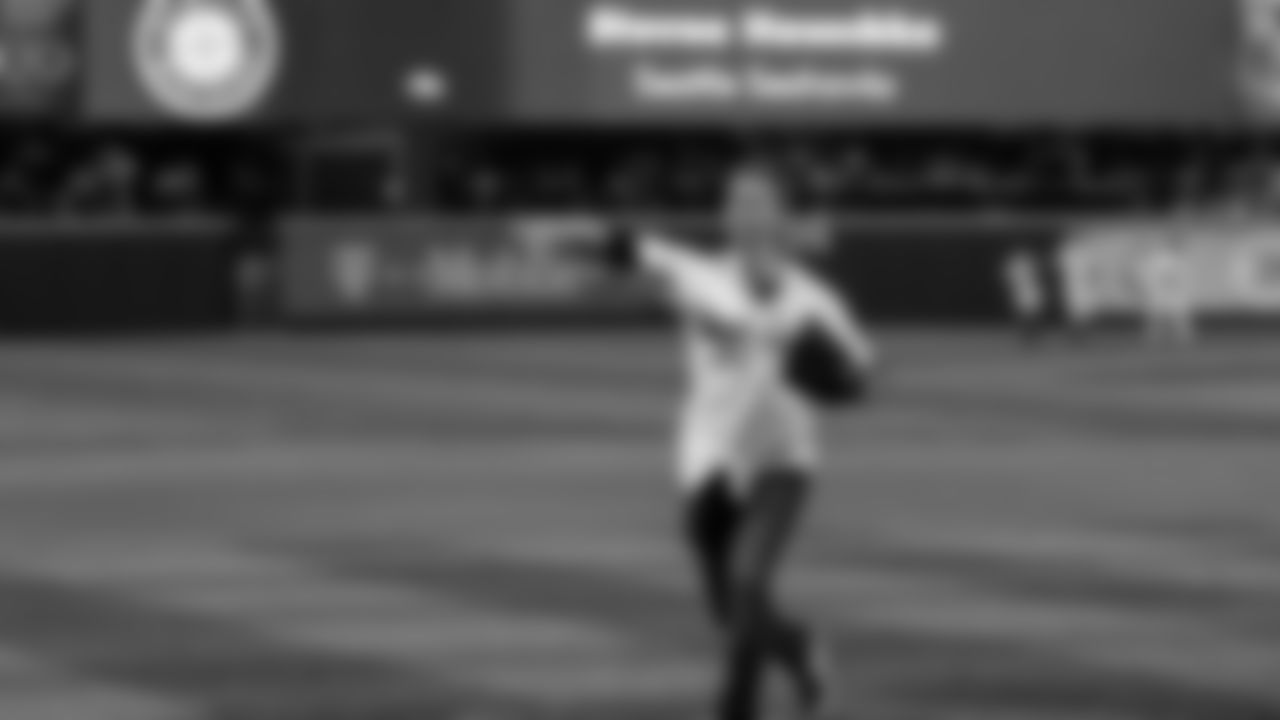 Mariners-First-Pitches-20150908_19-05-06_090815_092 BVH
