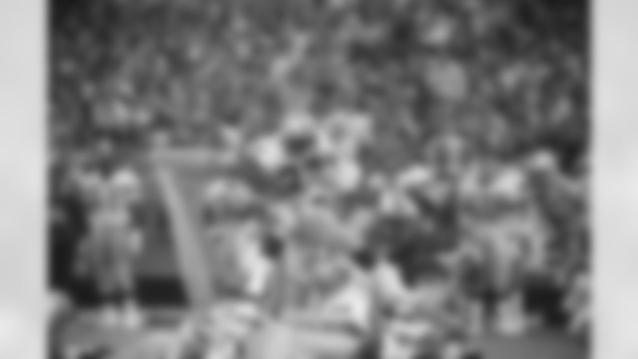 Seattle Seahawks John L. Williams (32) looses the ball as he tried jumping over the line in the third quarter of the NFC playoff game in Houston, Texas., Sunday, Jan. 4, 1988. Houston Oilers Keith Bostic made the recovery. (AP Photo/TJ)