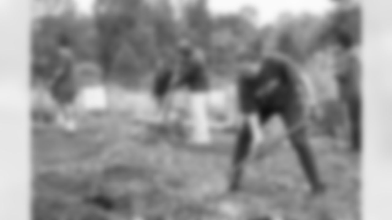 Seahawks players and staff visited the Y-WE Farm at Marra Farms to help with farm maintenance.