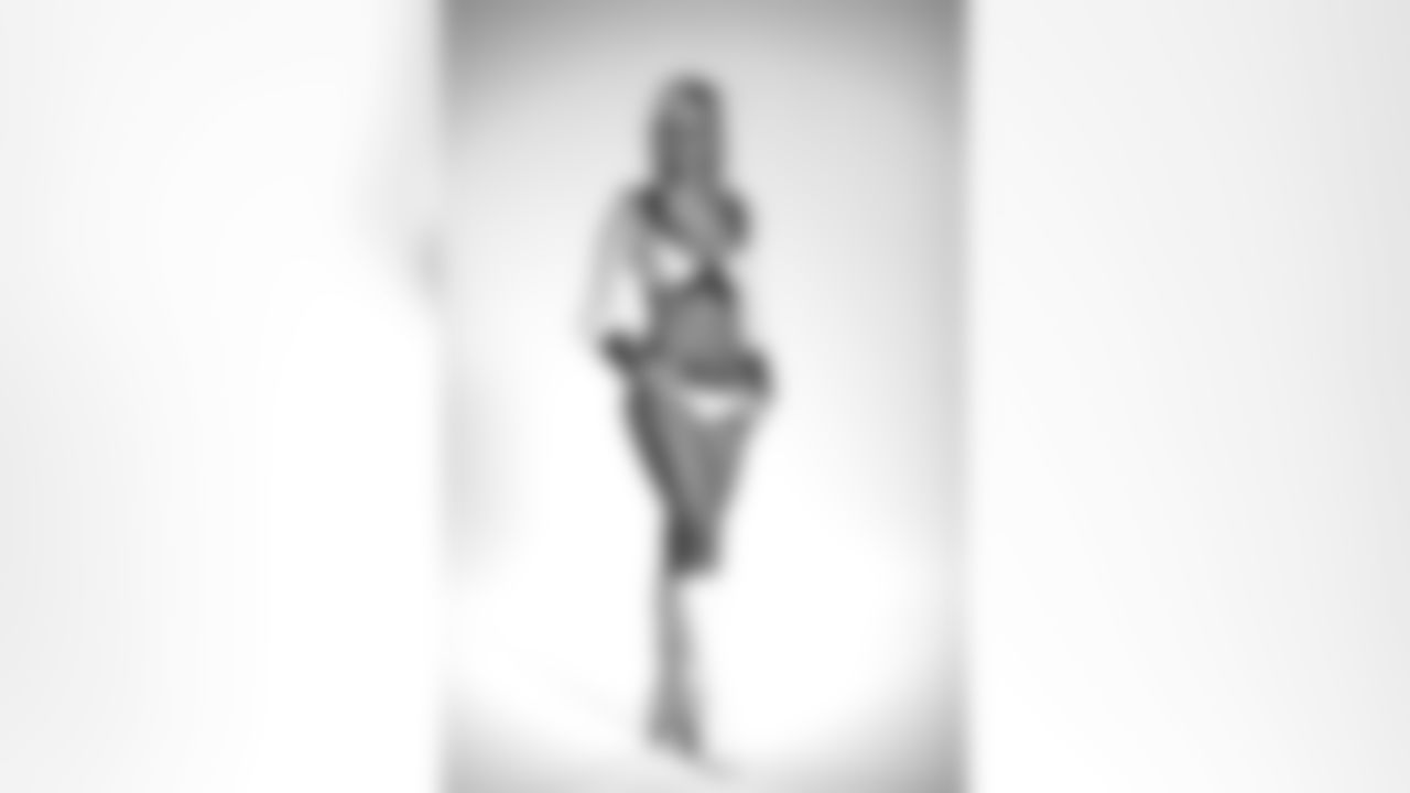 kelseyg_fullbody.jpg