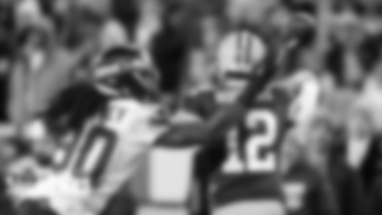 Seahawks defensive end Jadeveon Clowney pressures Packers quarterback Aaron Rodgers.