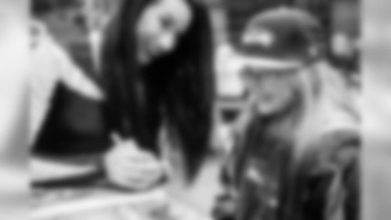 temp20150118_Seahawks_SeaGals_JHG-56.jpg
