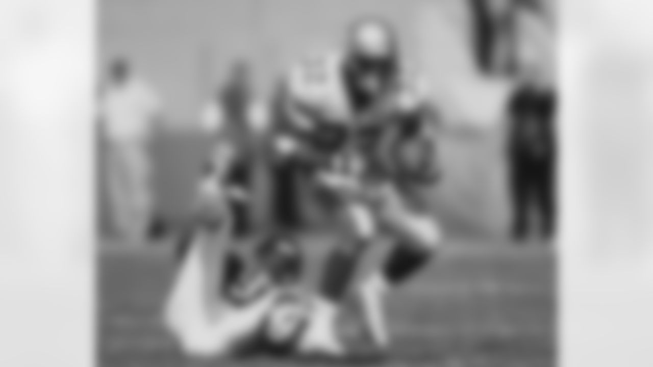 Seattle Seahawks Ricky Watters (32) from his 1999 season with the Seattle Seahawks. Ricky Watters played for 10 season with 3 different teams and was a 5-time Pro Bowler.(David Durochik via AP)