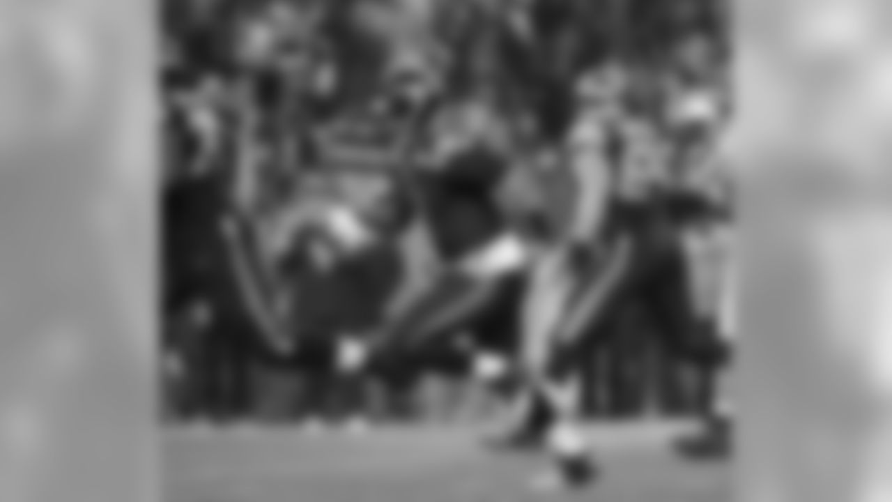 russellwilson_running-40.jpg