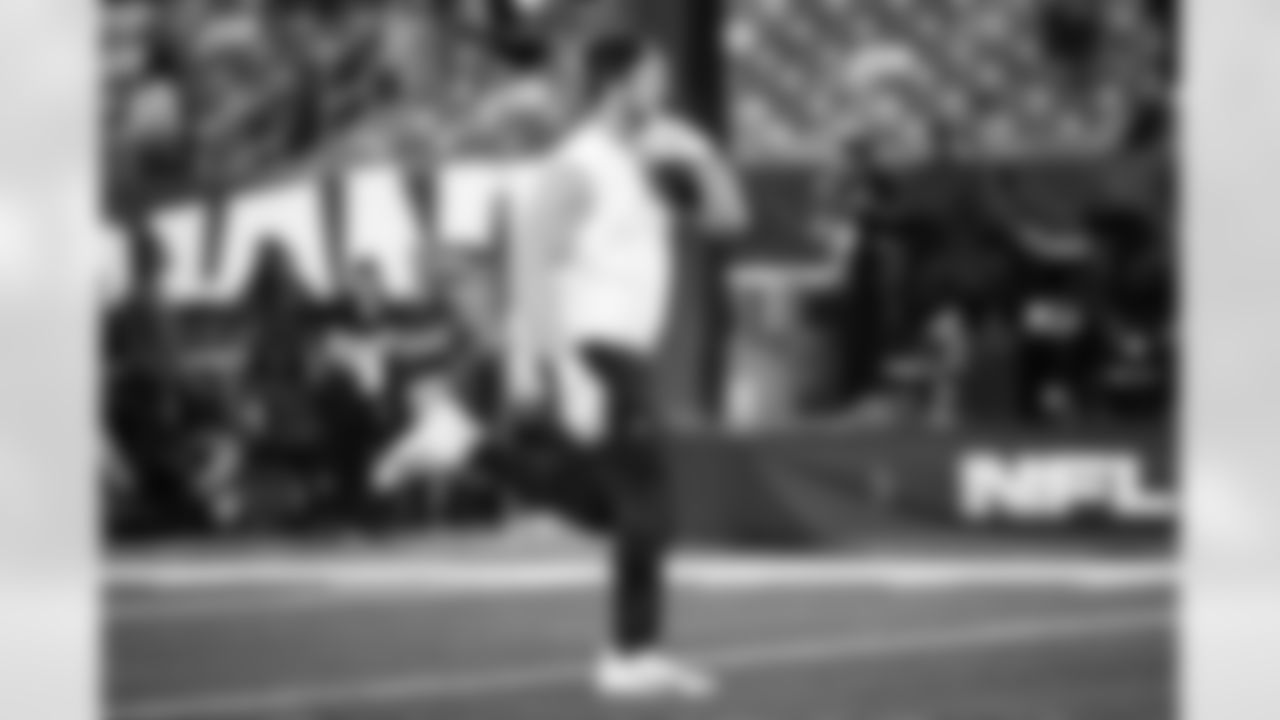 Seahawks tight end Will Dissly (89) warms up at MetLife Stadium ahead of their Week 4 matchup with the New York Giants on Monday Night Football on October 2, 2023.