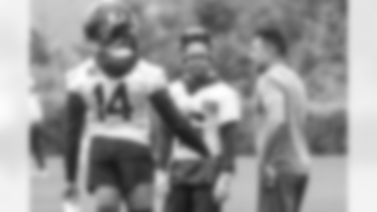 The best photos of Seahawks wide receiver Tyler Lockett from the 2022 season.