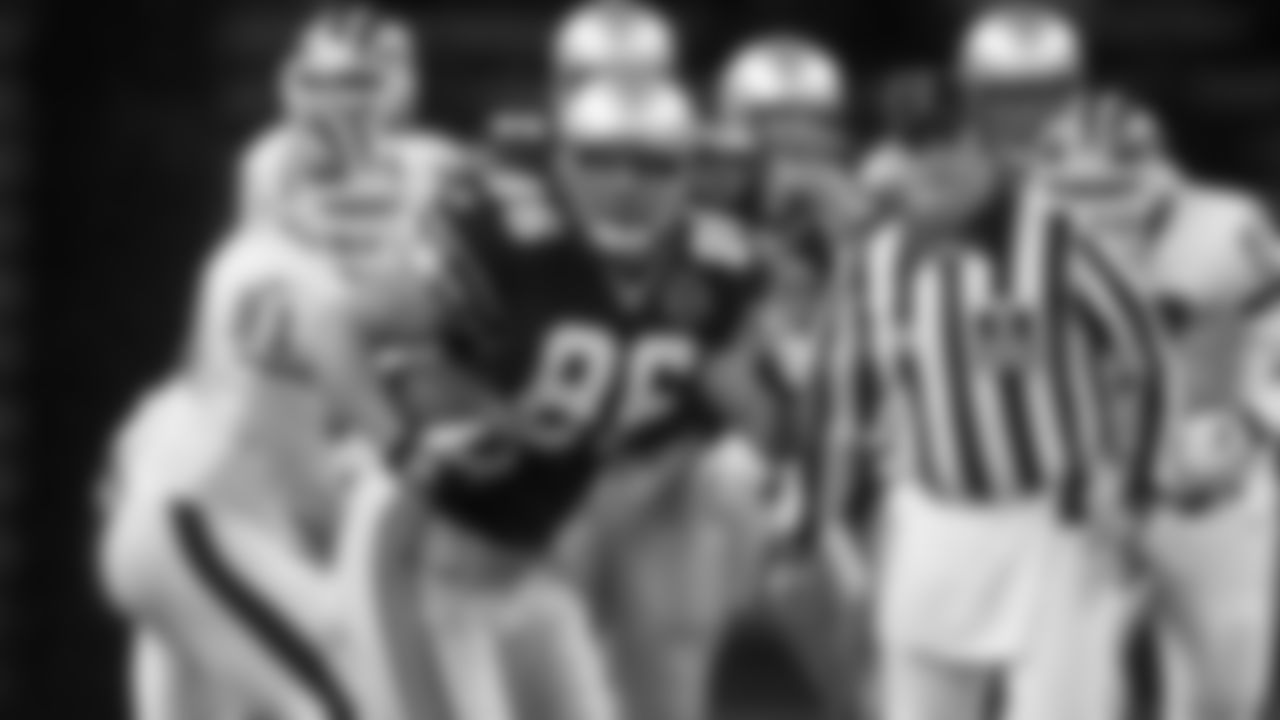 Bills-Through-The-Years-2000_BILLS_FAURIA_23CD3455